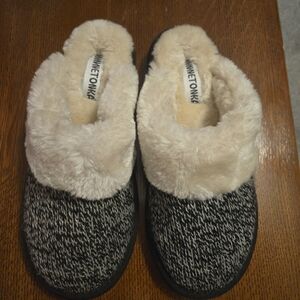 Minnetonka Black and Cream Women's Slippers